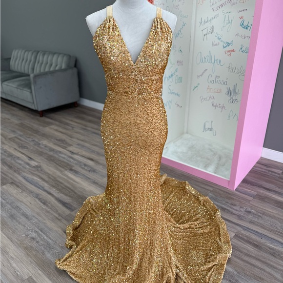 Portia & Scarlett Prom Gown in Gold PS23519 is available for purchase on au PAY Market - Imported Goods Online Store Co.Ltd. | au PAY Market - Online Shopping Site Portia & Scarlett Prom Gown in Gold PS23519 is available for purchase on au PAY Market - Imported Goods Online Store Co.Ltd. | au PAY Market - Online Shopping Site
